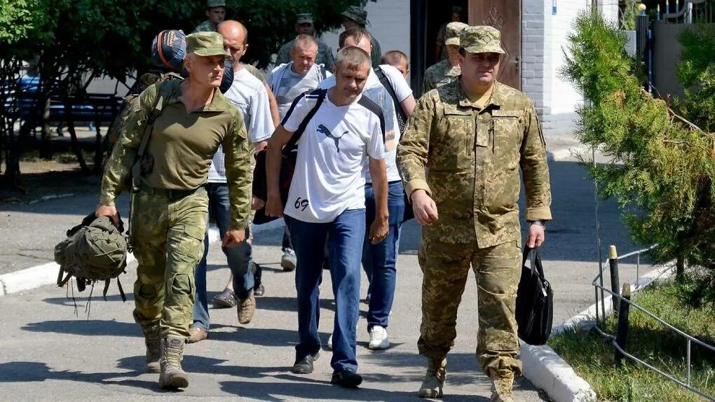 Резервистов призывают на военные сборы. Призыв военнослужащих запаса. Призыв на военные сборы. Резервисты в российской армии. Военные сборы резервистов.