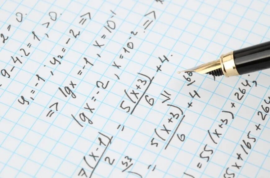 экзамен по математике. экзамен егэ. бланки егэ на столе. сдача по математике. егэ по математике картинки.