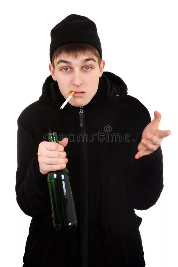 Хулиган пиво. Парень с пивом и сигаретой. Мальчик с сигаретой и пивом. Мальчик с пивом. Пацаны с пивом и сигаретами.