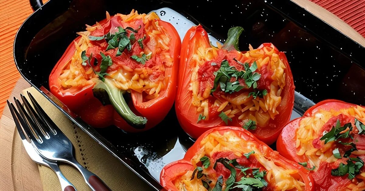 Овощной фаршированный перец без мяса. Овощной фаршированный перец без мяса. Перец фаршированный. Фаршированные овощи. Фаршированные овощи.