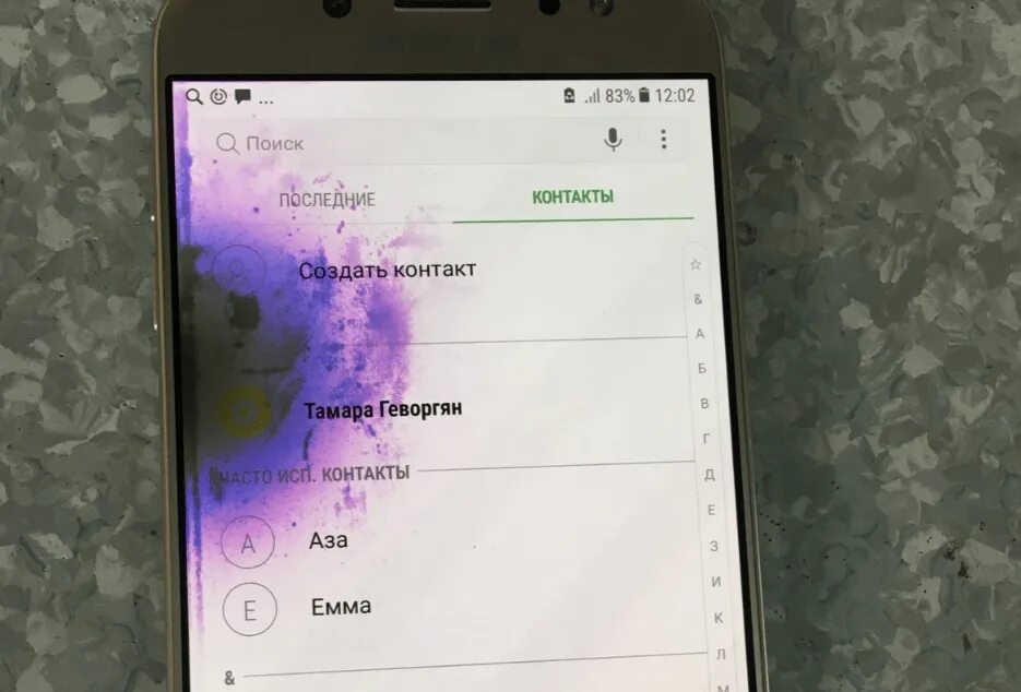 Фиолетовые пятна на телефоне. Синие пятна на экране смартфона. Фиолетовое пятно на экране телефона. Фиолетовые пятна на экране смартфона. Т на экране телефона