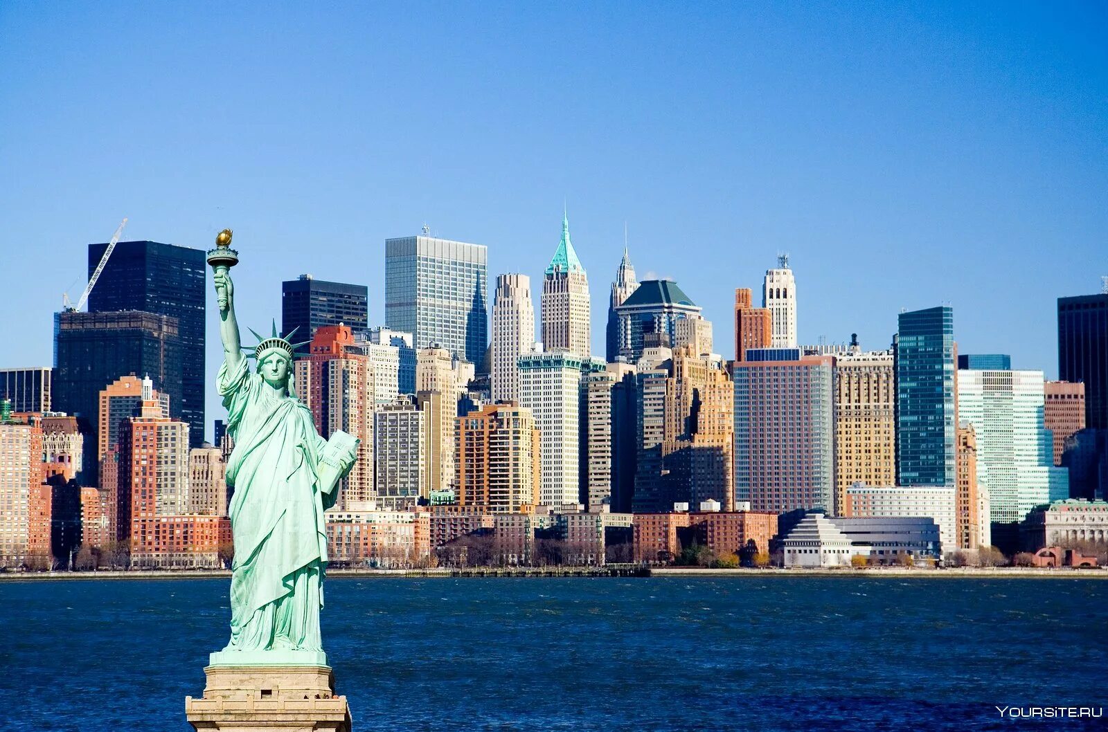 Манхэттен Нью-Йорк США. Нью йоркер город в США. Нью Йорк Манхеттен статуя свободы. Нью-Йорк Сити Манхэттен статуя.