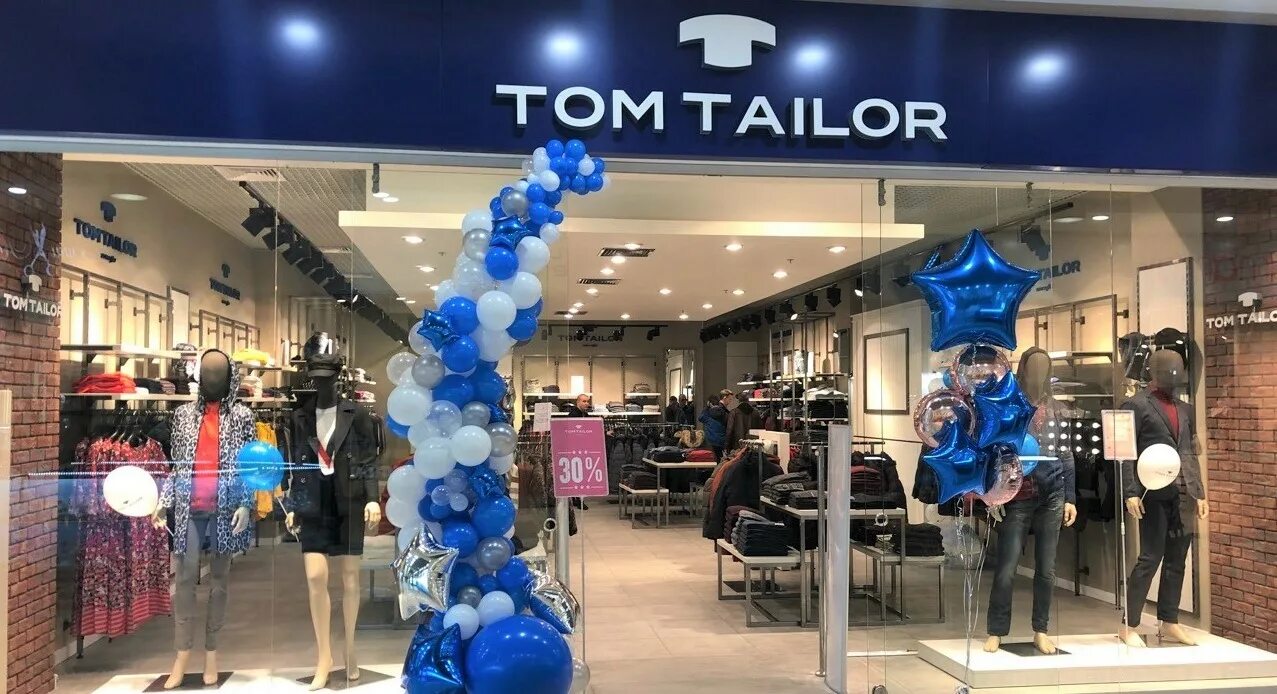 Tom taller. Tom Tailor магазин. Том Тейлор магазины в Москве. Tom Tailor отдел. Том Тейлор фото магазинов.