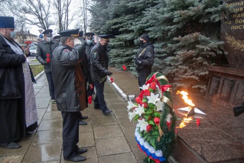 День памяти сотрудников погибших при выполнении служебных. 8 Ноября день памяти погибших сотрудников МВД. День памяти погибших сотрудников МВД. День памяти погибших сотрудников ОВД. Погибшие сотрудники органов внутренних дел России.