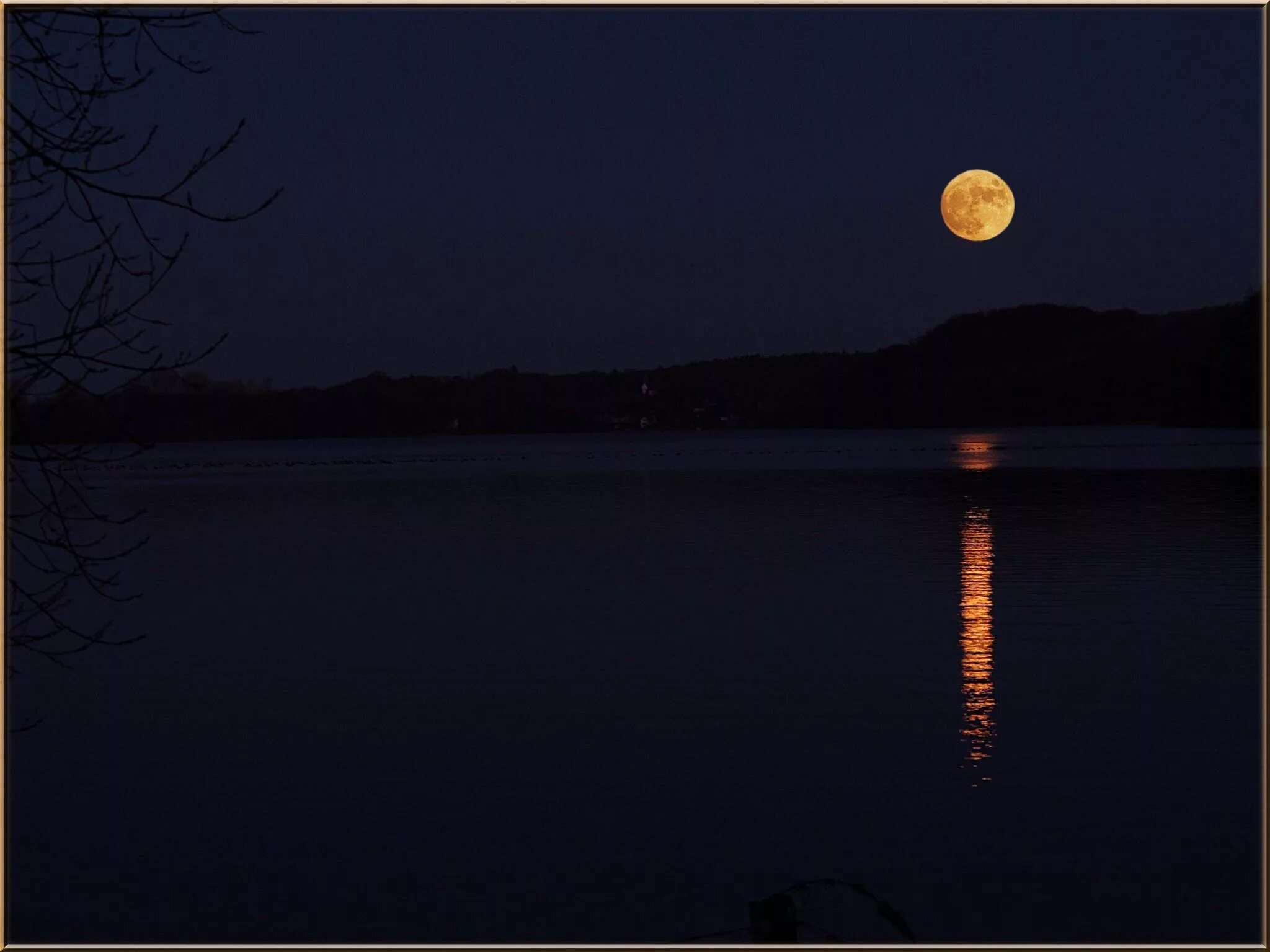 Полнолуние сильный. Отражение Луны в воде. Лунная ночь. Вечерняя Луна. Река ночью.