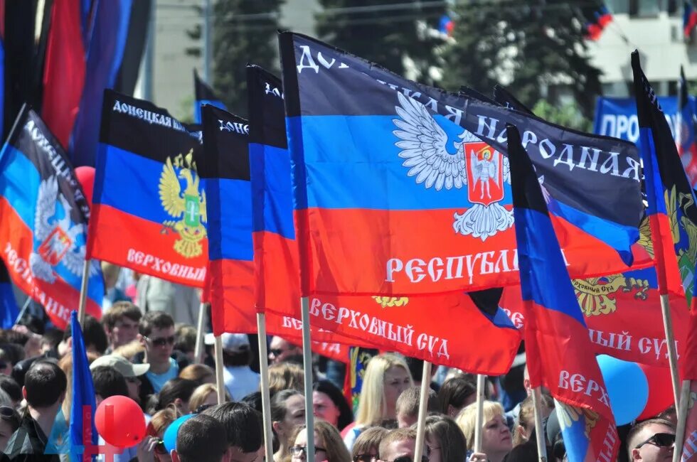 Митинг в донецке. Донецкая ога в донецке. Митинги на донбассе 2014. Митинг в донецке 2014. Пророссийские митинги в донецке 2014.