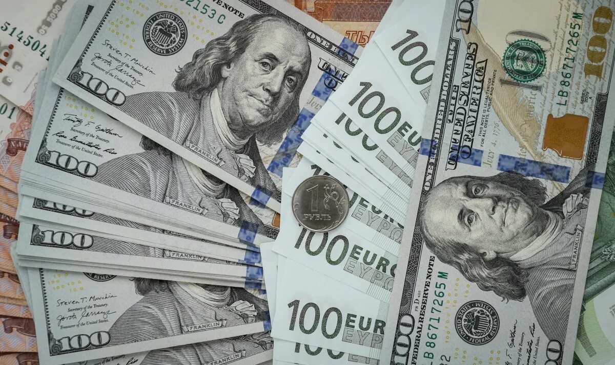 Формы цифрового рубля. Новая валюта. 1000000000 рб картинка. Доллар и евро. Новая российская валюта.