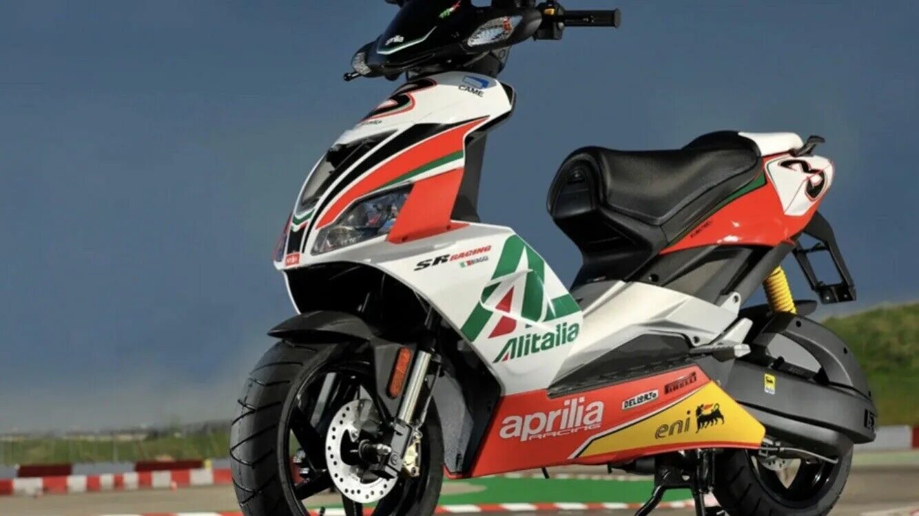 Aprilia sr50r. Скутер Априлия SR 50. Скутер Aprilia SR 50 R. Aprilia SR 50 R Factory. Скутер априлия