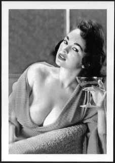 Here's A Great 5 X 7 Reprint Photograph Of BUSTY MODELS BONNIE LOGAN ....