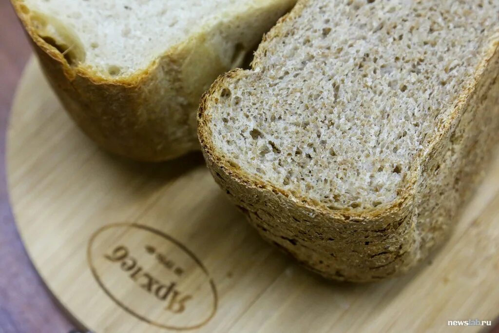 Хлеб из пророщенной пшеницы. Хлеб из пророщенного зерна без муки. Хлеб злаковый. Хлеб из цельнозерновых злаков.
