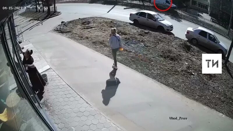 Сбить воробьев машиной к чему