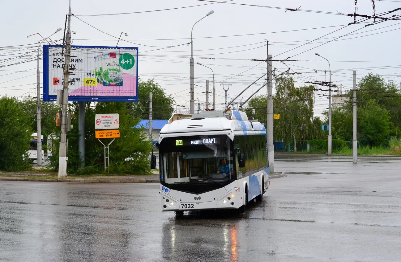 Троллейбус 8 гомель. БКМ 32100d. Троллейбус БКМ 32100d Волгоград. Кабина троллейбуса БКМ 32100d. Волгоградский троллейбус БКМ.