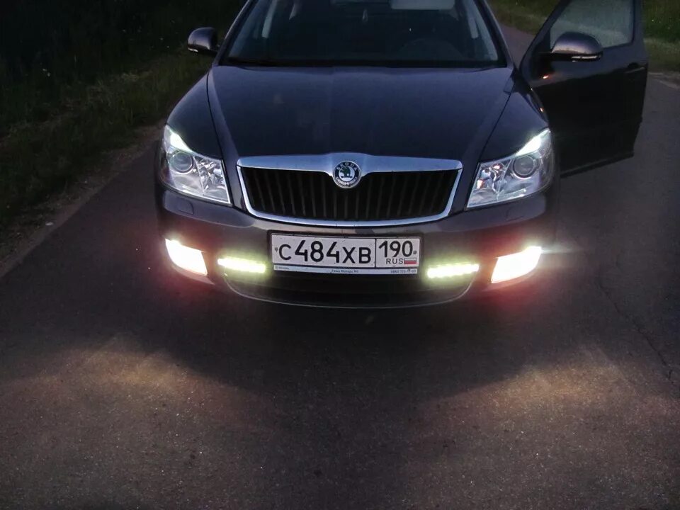 Skoda Octavia a5 FL противотуманки диодные. ПТФ Skoda Octavia a5. Дальний свет шкода а5