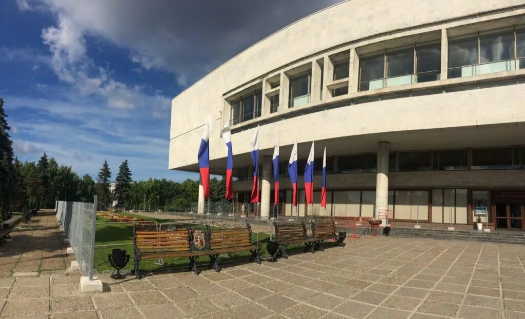 Сайт мемцентра ульяновск. Мемцентр ульяновск. ленинский мемориал внутри. ленинский мемориал ульяновск внутри. площадка у мемцентра.