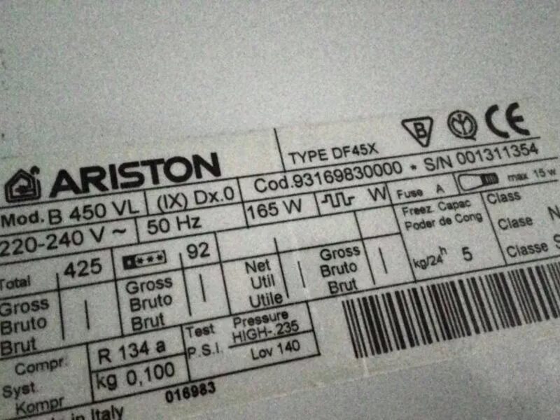 Ремонт холодильника ariston ariston help. Холодильник Ariston b450vl. Шильдик холодильника Хотпоинт Аристон. Холодильник Хотпоинт Аристон с озонатором. Холодильник Ariston Hotpoint ecfd2013xl полка.