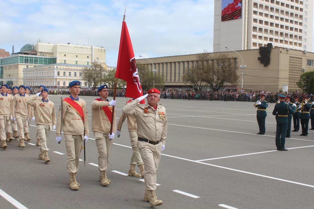 8 армия телефон. Парад Ставрополь. Военный парад в Ставрополе. 8 Армия Южного военного округа. 8 Армия Южного военного округа Новочеркасск.