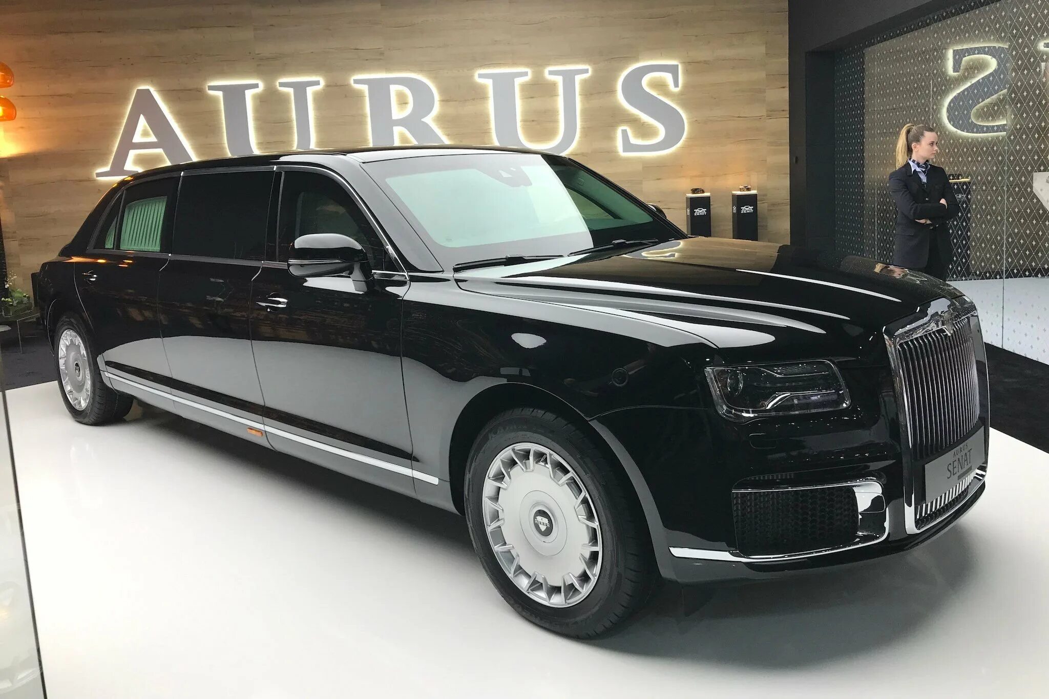 Аурус фото машины. Аурус" l700.. Лимузин Senat l700. Аурус Сенат l700. Aurus Senat Limousine l700 салон.