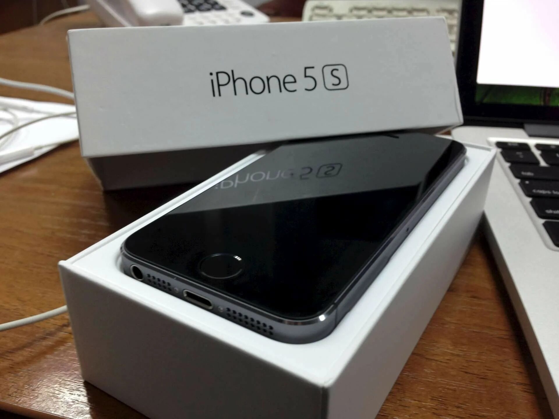 Продажа телефона через авито. Iphone 5s 16gb черный. Iphone 5 16gb Black. Iphone 5s 32gb Black. Айфон 5 черный.