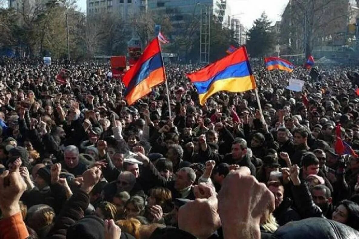 Что ждет армян. Митинги в Армении 2022. Митинг шествие в Ереване. Митинг Армения 1994 год. Армения митинги оппозиции 2022.
