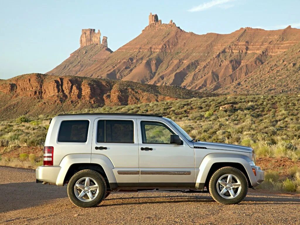 Либерти авто. Jeep liberty 2007. jeep cherokee  liberty 2007. джип либерти 2007. jeep liberty 2.