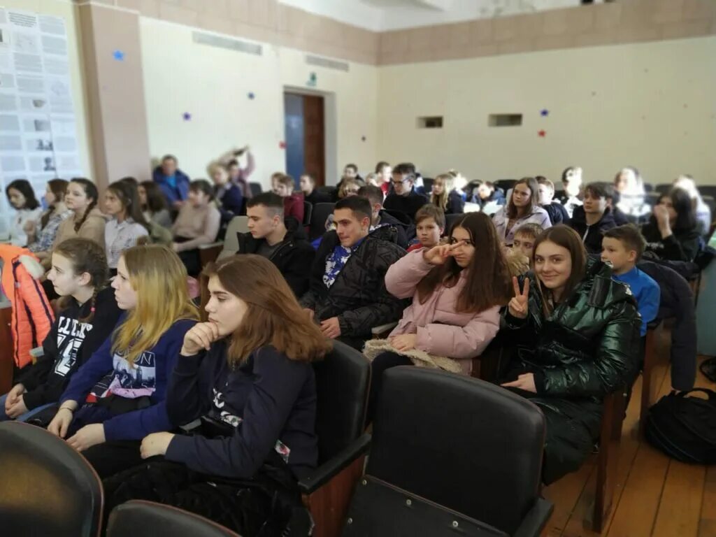 Ржев гимназия гимназия 10 учителя. Отдел образования ржев. 9 школа ржев. Город образования ржев. Чествование выпускников.