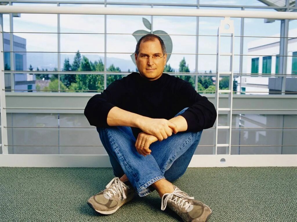 Steve jobs. Стив Джобс 1974. Стив Джобс рост. Стив Джобс кроссовки New Balance. Кроссовки стива джобса