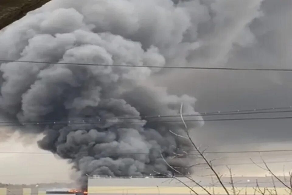 Нападение в ногинске. Пожар на складе в Ногинске. Сгорел склад в Ногинске. Ногинск Технопарк пожар. Дым пожар.