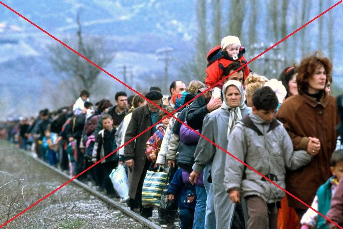 Люди бегут из харькова. Беженцы и переселенцы. Мигранты беженцы вынужденные переселенцы. Миграция людей. Украинские беженцы.
