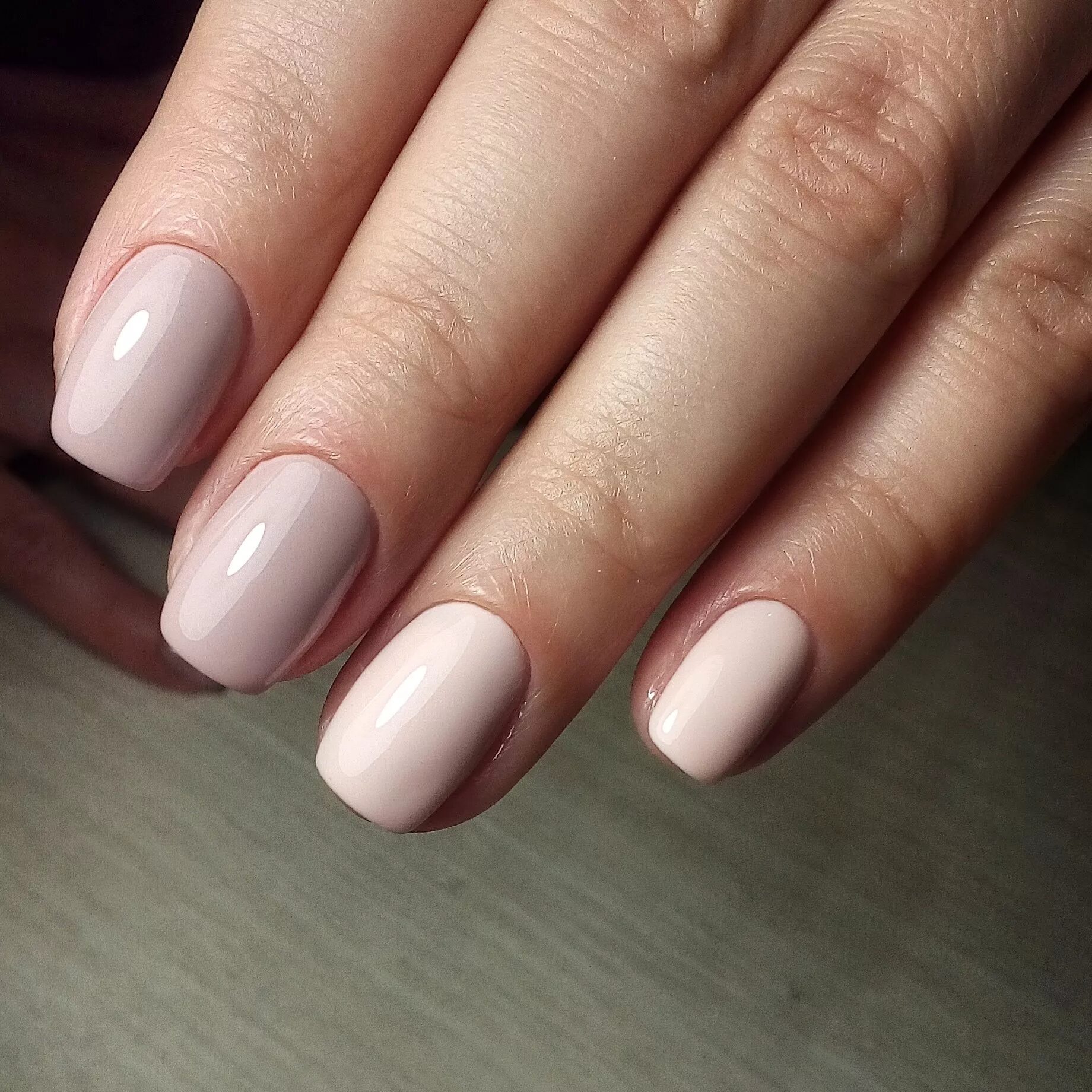 однотонный маникюр. ногти светлые. ногти светлые тона. ногти светлые тона. нюдовый тон в шеллаке.