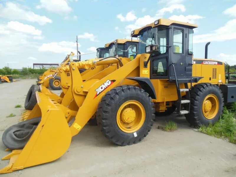 Xcmg zl30g. Фронтальный погрузчик тюмень. Фронтальный погрузчик тюмень. Погрузчик люгонг 842. Фронтальный погрузчик тюмень.