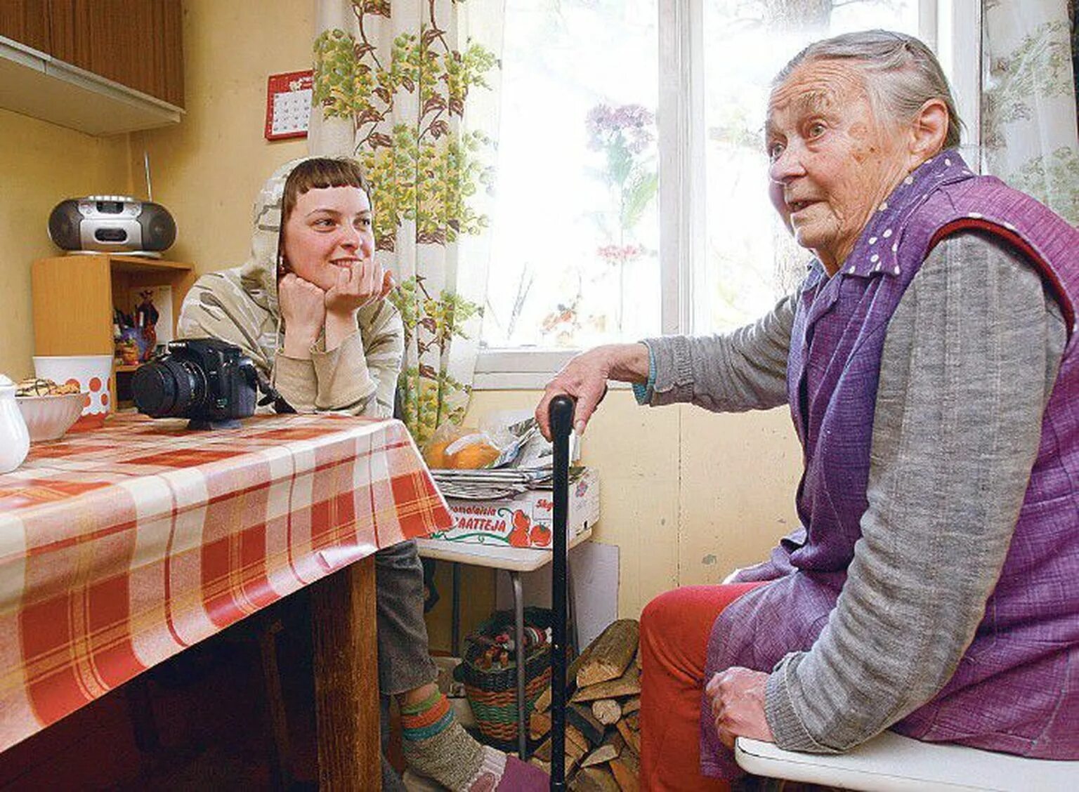 Бабуля переписала квартиру на бывшую девушку внука