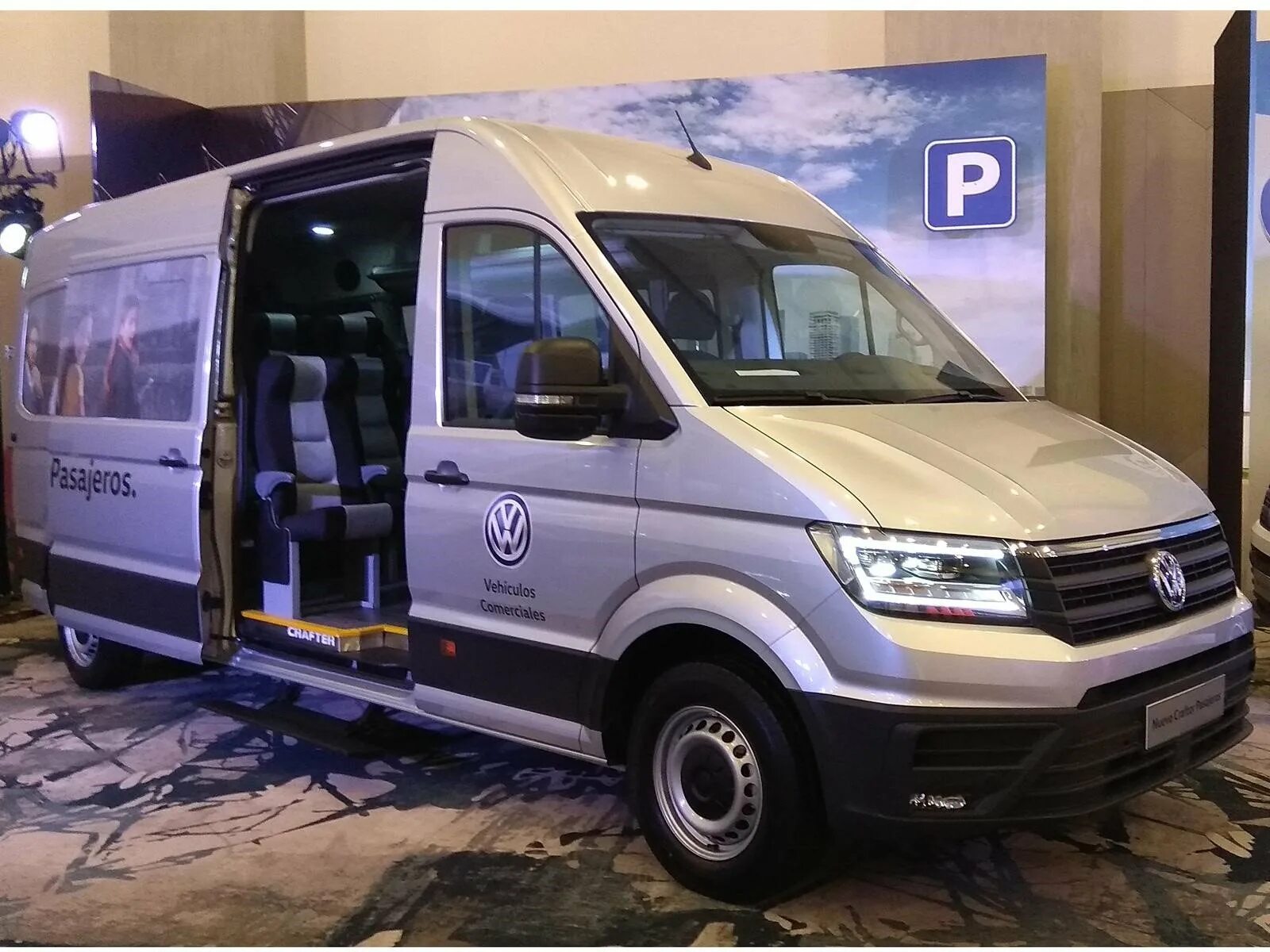 Volkswagen crafter купить. Фольксваген Крафтер 2019. Volkswagen Crafter пассажирский 2019. Volkswagen Crafter пассажирский 2022. Фольксваген Крафтер 2022.