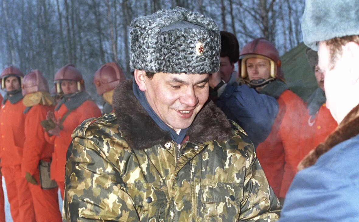 Должность шойгу в настоящее время 2025 году. Шойгу 2000. шойгу 2025.