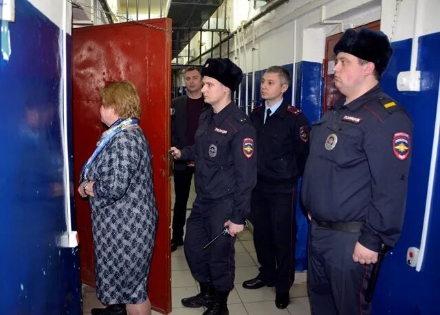 Мо вяземский. Начальник МО МВД России Вяземский Смоленской области. МО МВД России Вяземский, Вязьма. Форма сотрудников ИВС МВД. Постовой ИВС.