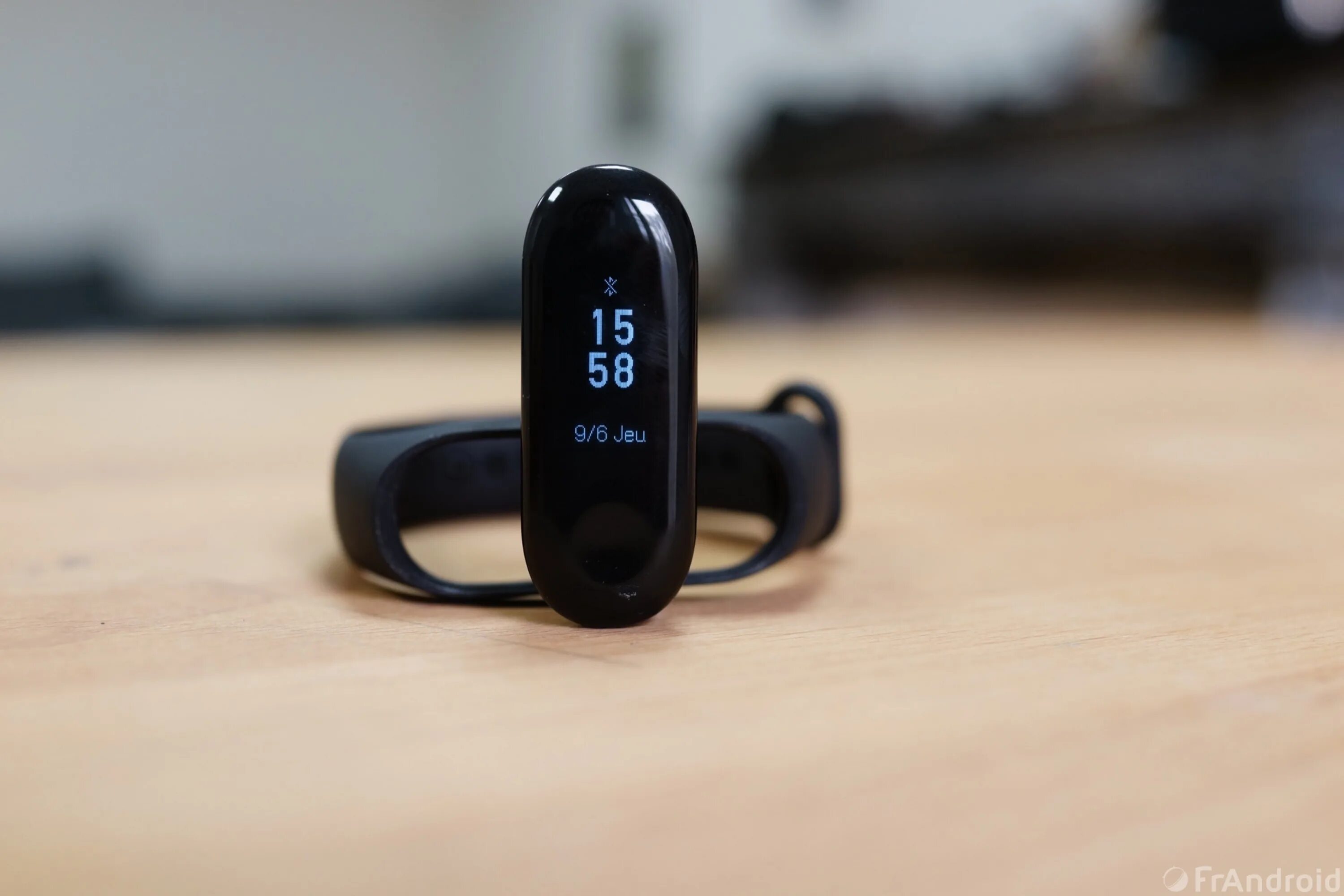 Ми бэнд 3. Xiaomi mi Band 3. Наушники Xiaomi mi Band 3. Xiaomi mi Band 5 social Media.