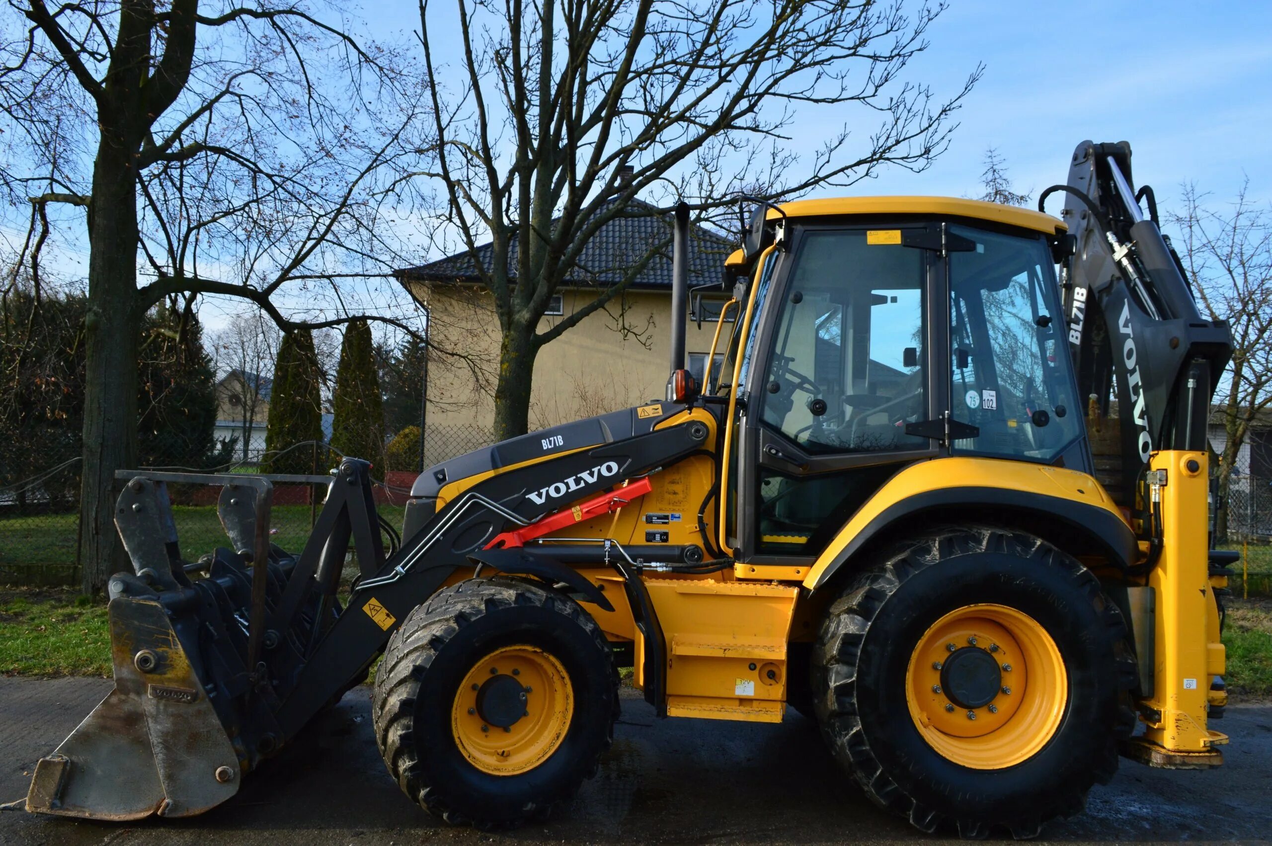 Погрузчик jcb 3cx. Погрузчик volvo bl71b. Экскаватор-погрузчик jcb 3cx. Экскаватор-погрузчик jcb 3сх. Экса\каватор погрузчик tavr.