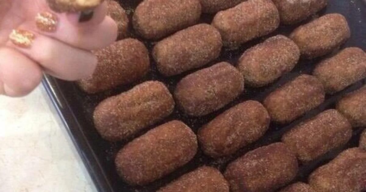 пирожное картошка в шоколаде. десерт из какао и печенья без сгущёнки. пирожное картошка из печенья без сгущенки с молоком. как приготовить картошку без сгущенки. пирожное картошка из печенья в домашних.