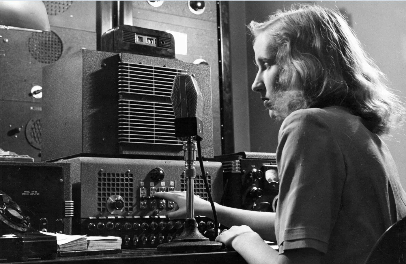 Слушать радио забытое. Радио США 1950. Радиостанция 1930. Радиовещание 1930. Первая радиостанция.