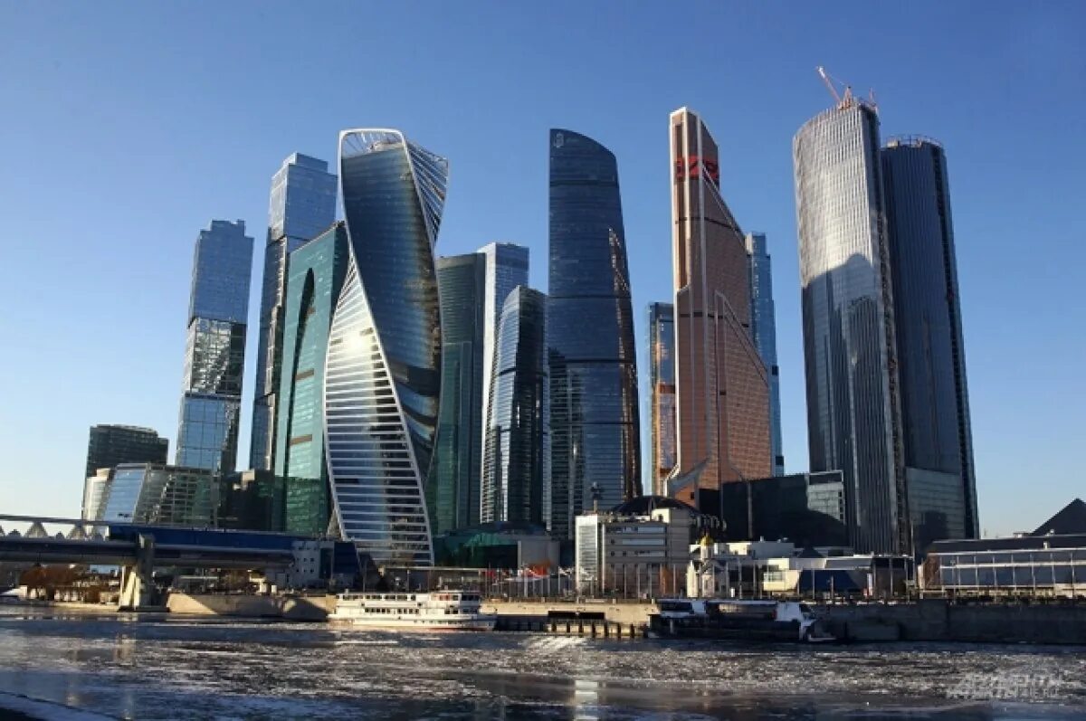 Город за облаками: "Москва-Сити" в метрах, рублях и долларах