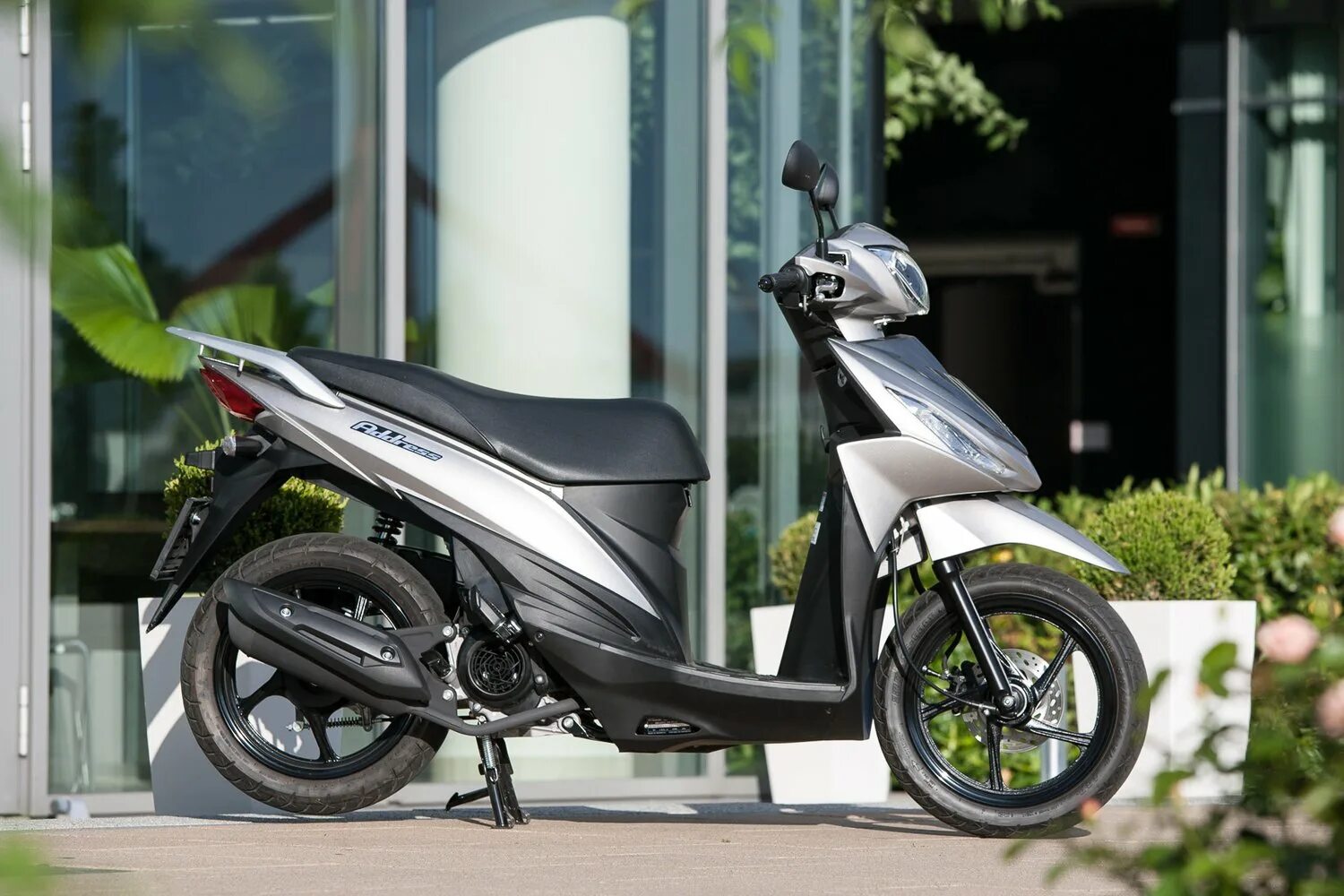 Скутеры address. Suzuki address v110. Suzuki address 110. Сузуки аддресс 110. Suzuki address 110 2015.