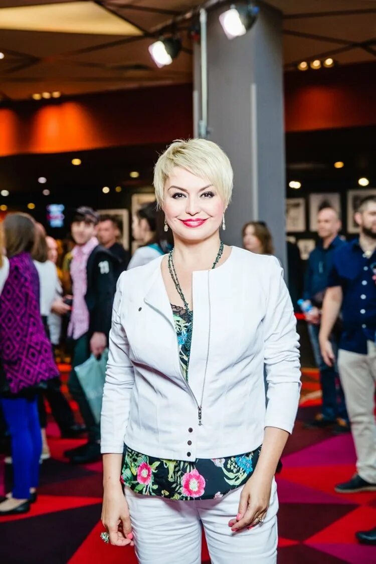 Стрижка кати лель сейчас. Катя лель в 20 лет. Катя лель сейчас 2021. Стрижка кати лель сейчас. Стрижка кати лель сейчас.