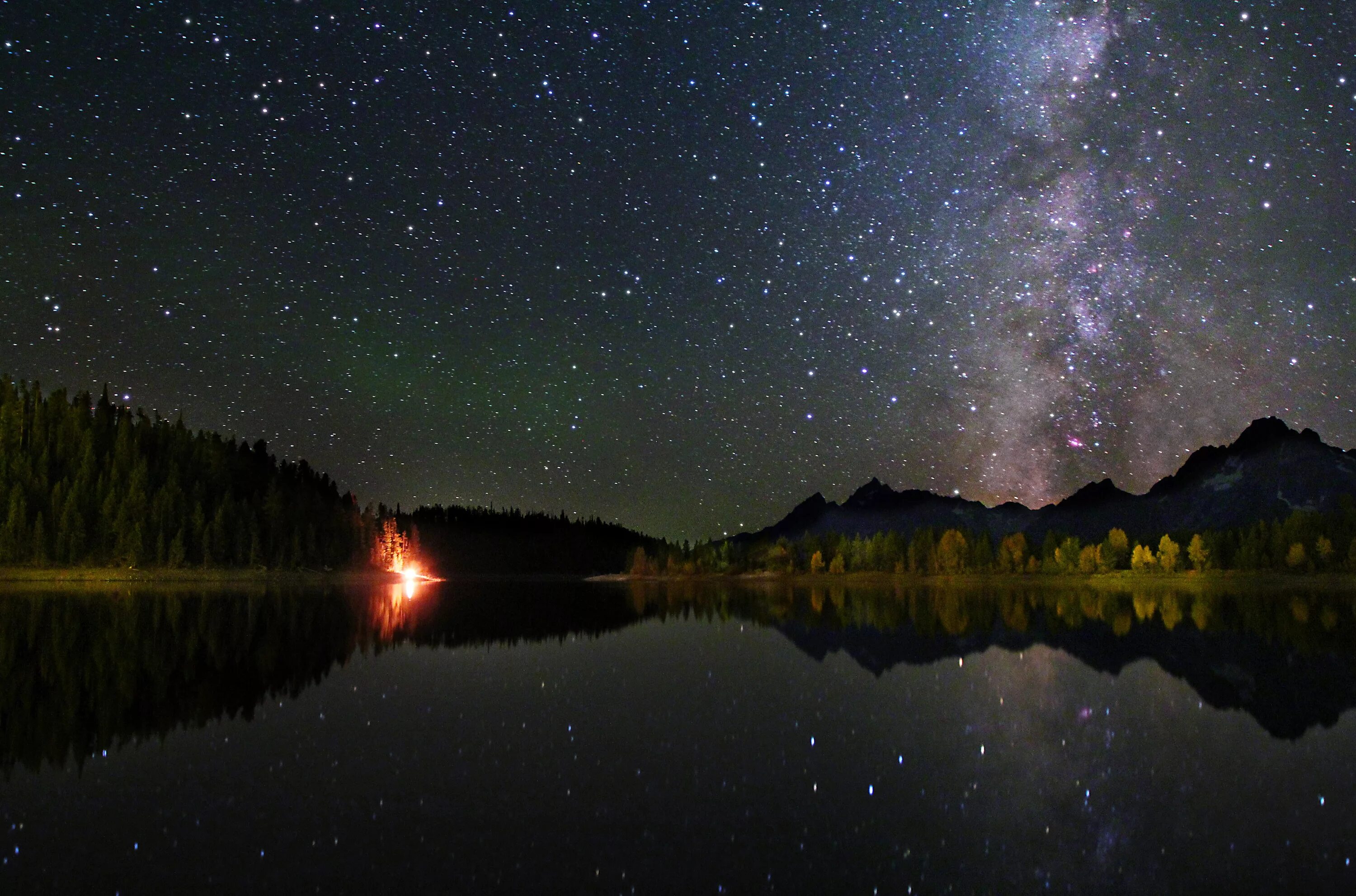 Ночь озеро звезды. Звезды над озером. Ночное небо. Море и звезды. Звезды над рекой.