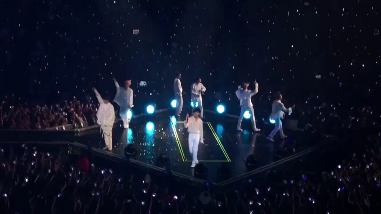 Сольные концерты бтс. Bts love yourself концерт в сеуле. бтс love yourself концерт. love yourself bts концерт. run bts концерт.
