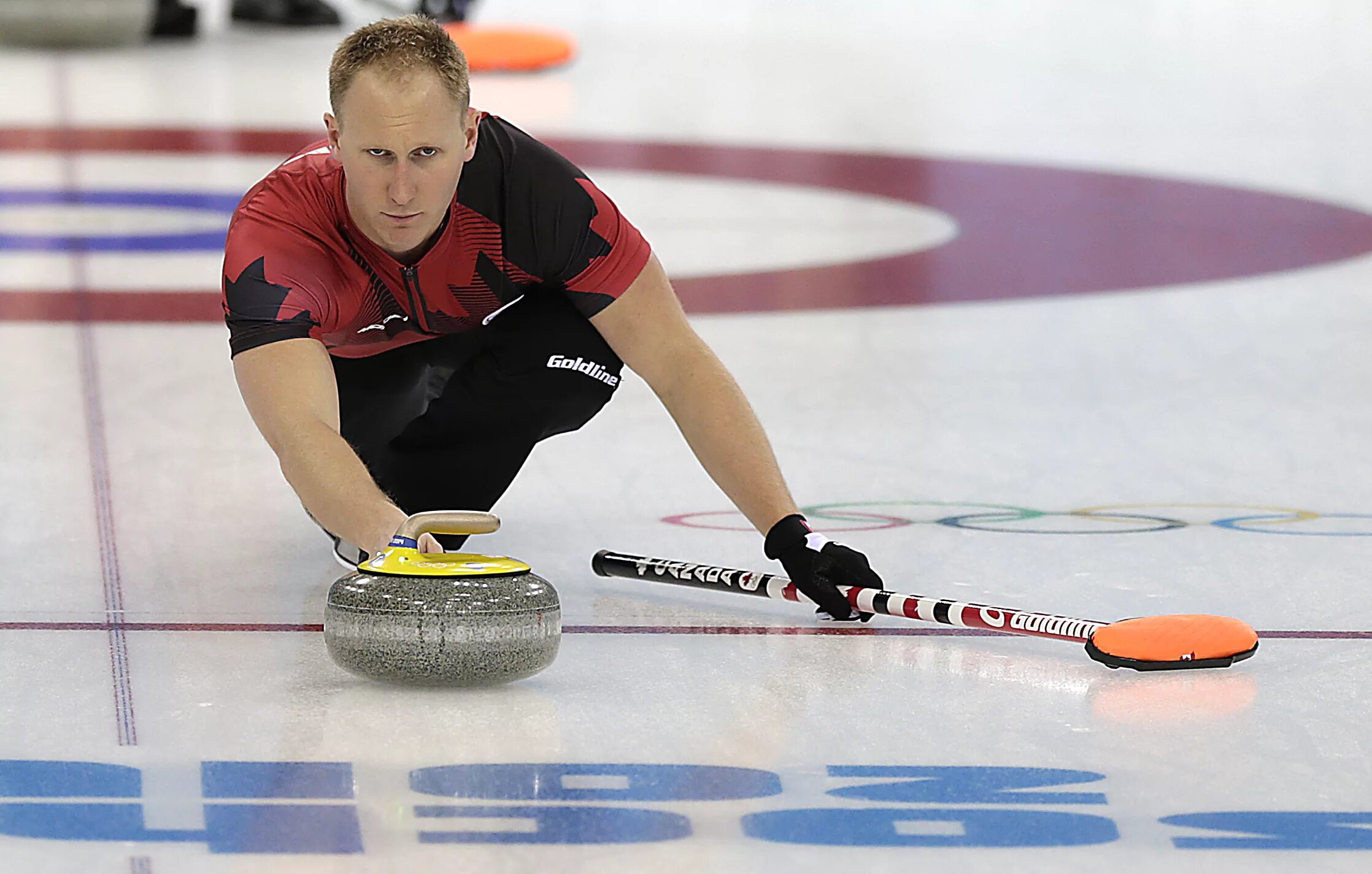 Curling stream. Керлинг. Керлинг спортсмены. Керлинг бросок. Керлинг фото.