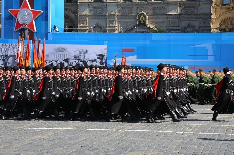 Парад казаков. Кубанские казаки на параде Победы в Москве. Кубанские казаки на параде Победы в 1945 году. Кубанские казаки парад Победы 2021. Казаки на параде Победы 2015.