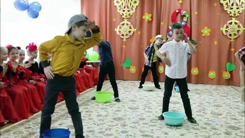 Танец мальчиков под песню