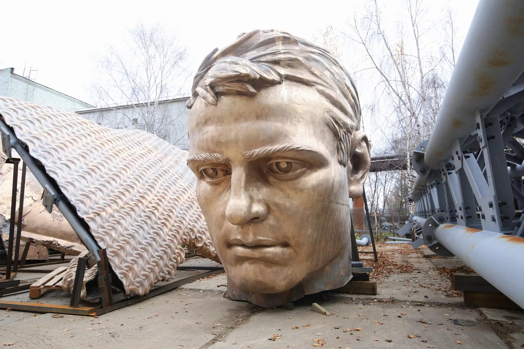 Нашиев. Мемориал Ржевскому солдату. Ржев мемориал. Мемориал солдату в Тверской области. Скульптура Ржевского мемориала.