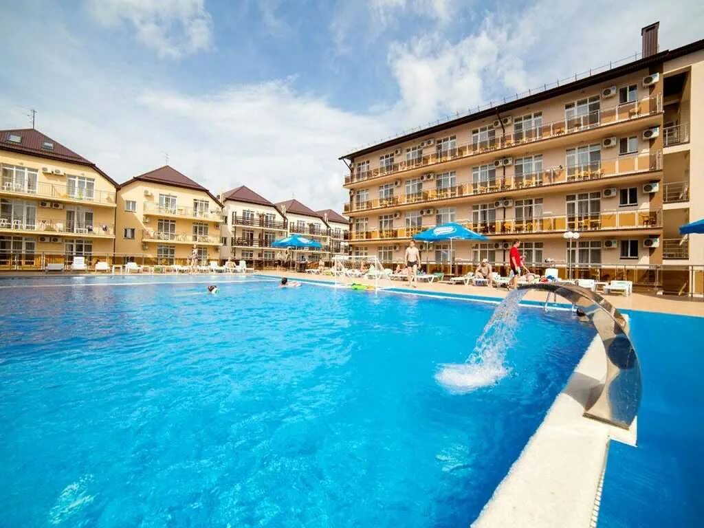 Галини ресорт витязево. Гостиница роял анапа. Витязево гостевой дом у моря. Отель антарес анапа. Гостевой дом анжелина витязево.