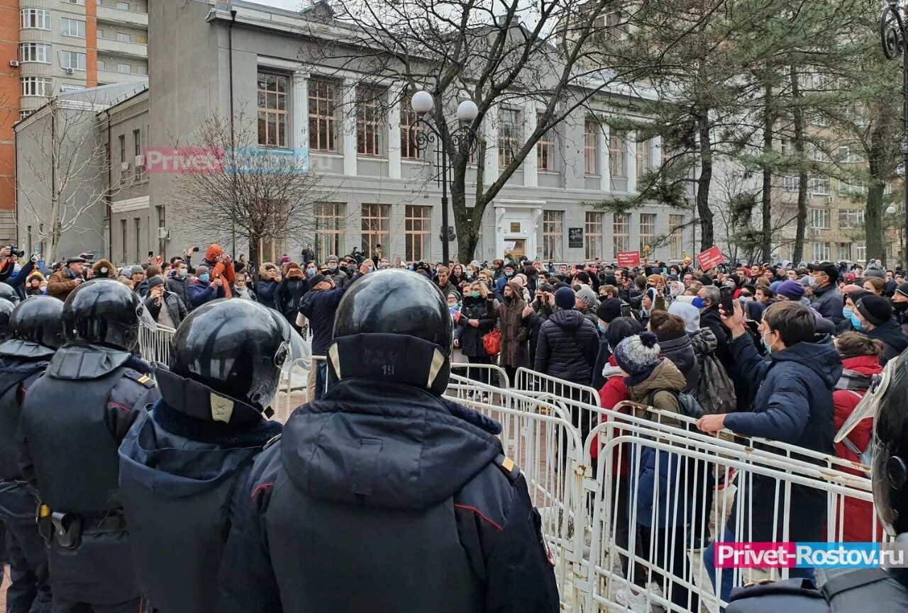 Митинг ростов сегодня. Митинги в Ростове на Дону. Митинг в Ростове. Протесты в Ростове на Дону. Митинг в Ростове на Дону сегодня.