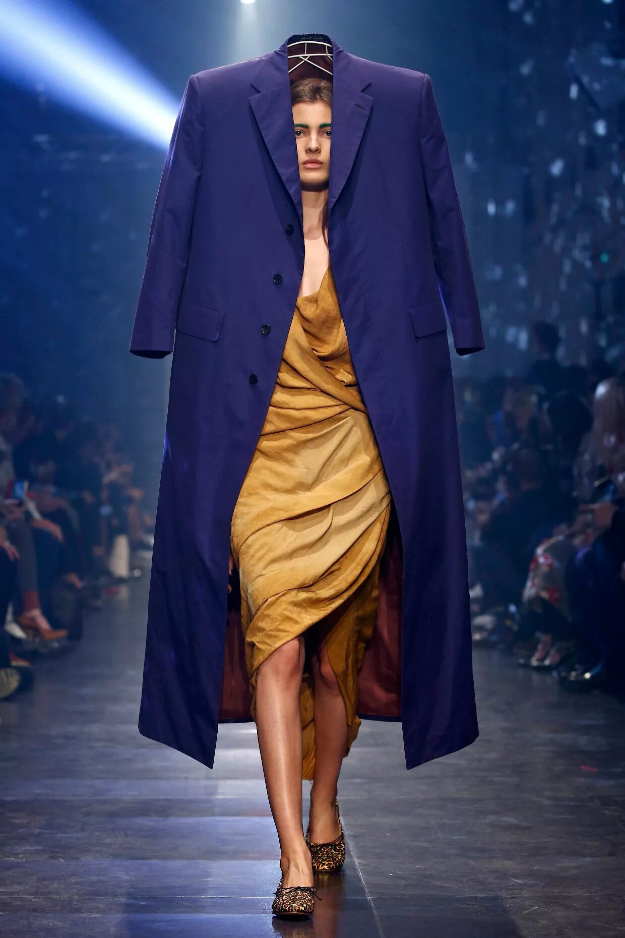 модный показ. современный показ мод. современный показ мод. Iris van herpen платья. показ мод.